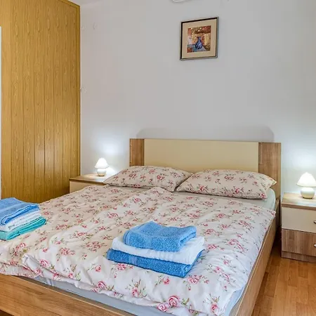 Apartman Mirela Apartment *