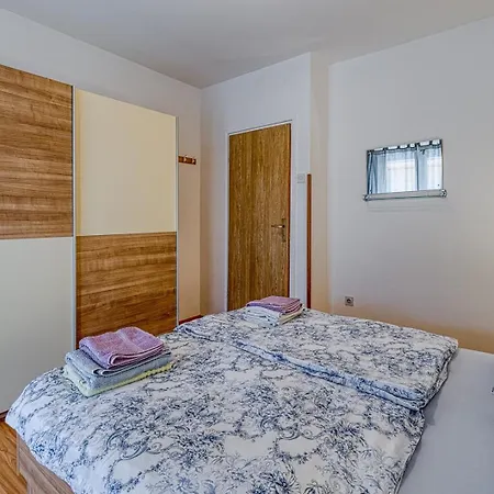Apartman Mirela Tar-Vabriga