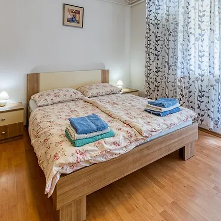 Apartman Mirela Apartment *